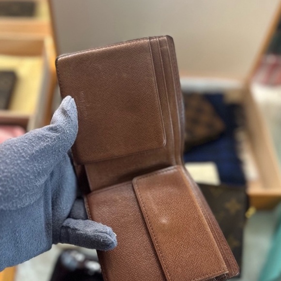 Louis Vuitton AUTHENTIC Mens Wallet - Picture 5 of 7